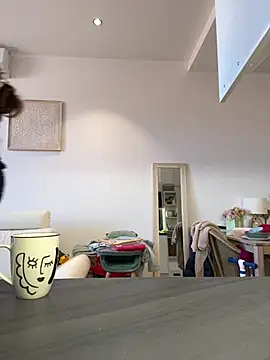 lyajoliee online show from 15, 4, 2026