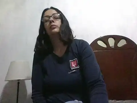 Snapshot of Samanthat33 chatting on 12, 12, 2024 Samanthat33 online show from 12, 12, 2024