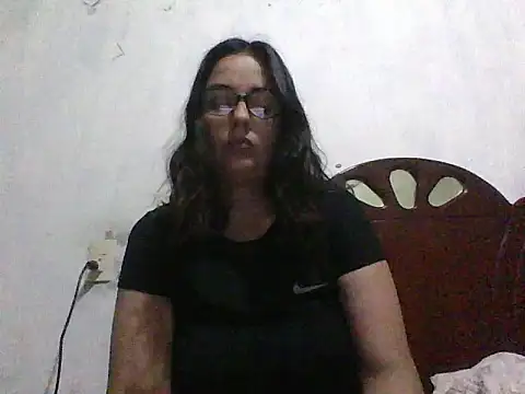 Snapshot of Samanthat33 chatting on 9, 3, 2025 Samanthat33 online show from 9, 3, 2025