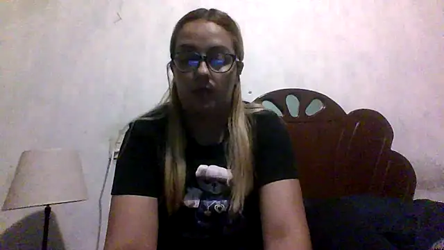 Snapshot of Samanthat33 chatting on 31, 10, 2025 Samanthat33 online show from 31, 10, 2025