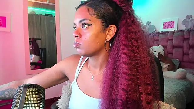 Snapshot of ladyrd1 chatting on 17, 12, 2024 ladyrd1 online show from 17, 12, 2024