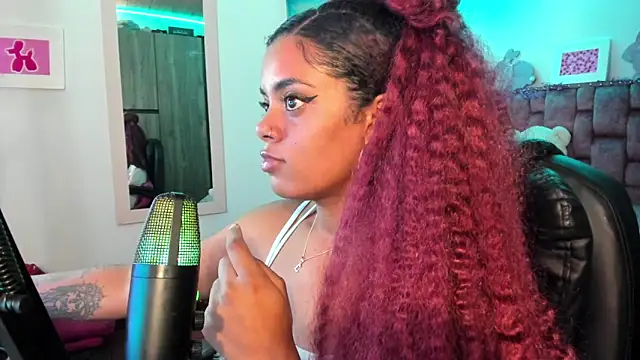 Snapshot of ladyrd1 chatting on 18, 12, 2024 ladyrd1 online show from 18, 12, 2024