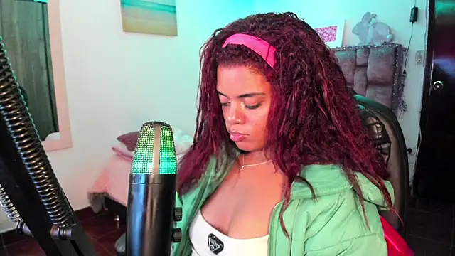 Snapshot of ladyrd1 chatting on 20, 12, 2024 ladyrd1 online show from 20, 12, 2024