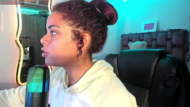 Snapshot of ladyrd1 chatting on 2, 1, 2025 ladyrd1 online show from 2, 1, 2025