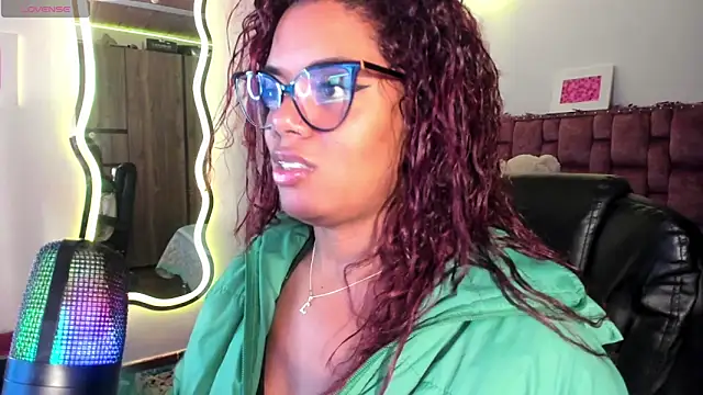 Snapshot of ladyrd1 chatting on 7, 1, 2025 ladyrd1 online show from 7, 1, 2025