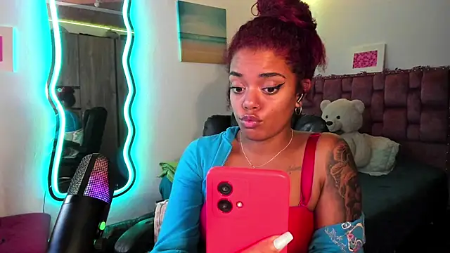 Snapshot of ladyrd1 chatting on 15, 1, 2025 ladyrd1 online show from 15, 1, 2025