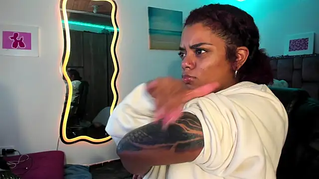 Snapshot of ladyrd1 chatting on 24, 1, 2025 ladyrd1 online show from 24, 1, 2025