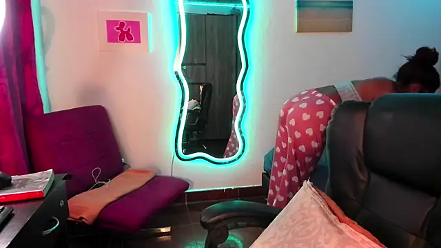 Snapshot of ladyrd1 chatting on 26, 1, 2025 ladyrd1 online show from 26, 1, 2025