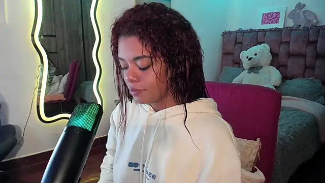 Snapshot of ladyrd1 chatting on 18, 2, 2025 ladyrd1 online show from 18, 2, 2025