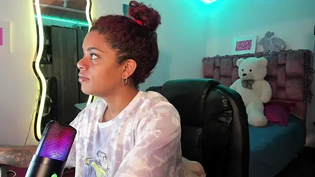 Snapshot of ladyrd1 chatting on 23, 2, 2025 ladyrd1 online show from 23, 2, 2025