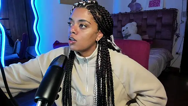 Snapshot of ladyrd1 chatting on 6, 3, 2025 ladyrd1 online show from 6, 3, 2025