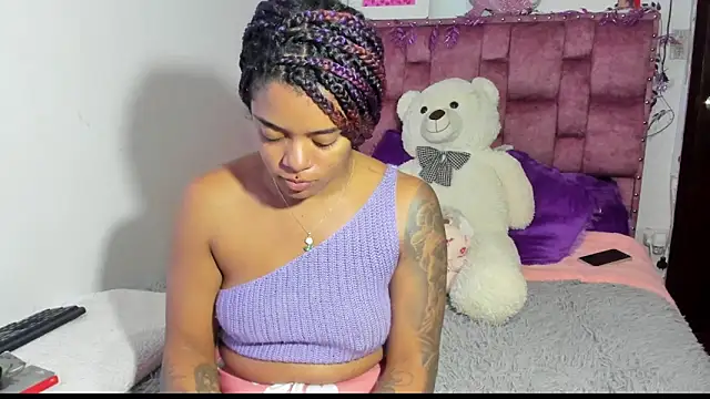 Snapshot of ladyrd1 chatting on 18, 10, 2025 ladyrd1 online show from 18, 10, 2025