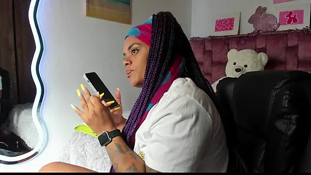 Snapshot of ladyrd1 chatting on 19, 10, 2025 ladyrd1 online show from 19, 10, 2025