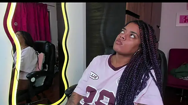 Snapshot of ladyrd1 chatting on 5, 11, 2025 ladyrd1 online show from 5, 11, 2025