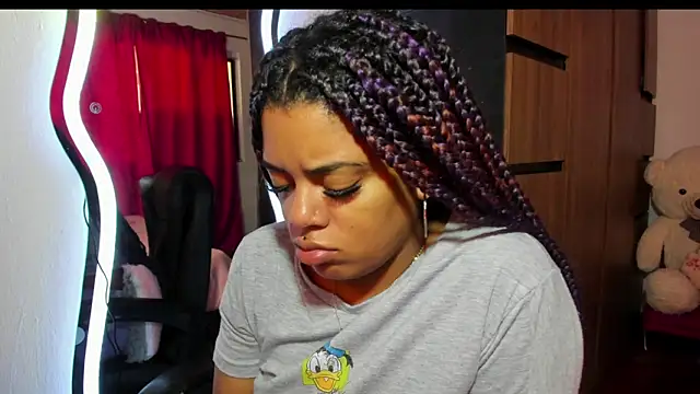 Snapshot of ladyrd1 chatting on 11, 11, 2025 ladyrd1 online show from 11, 11, 2025