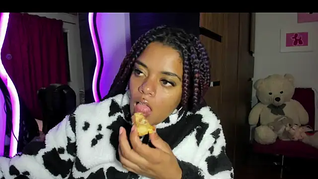 Snapshot of ladyrd1 chatting on 12, 11, 2025 ladyrd1 online show from 12, 11, 2025