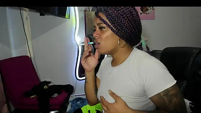 Snapshot of ladyrd1 chatting on 27, 11, 2025 ladyrd1 online show from 27, 11, 2025