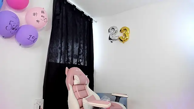 Snapshot of lovely_kitt chatting on 10, 2, 2025 lovely kitt online show from 10, 2, 2025