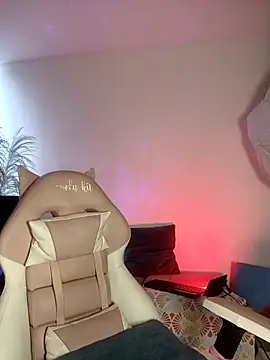 Snapshot of lovely_kitt chatting on 19, 10, 2025 lovely kitt online show from 19, 10, 2025