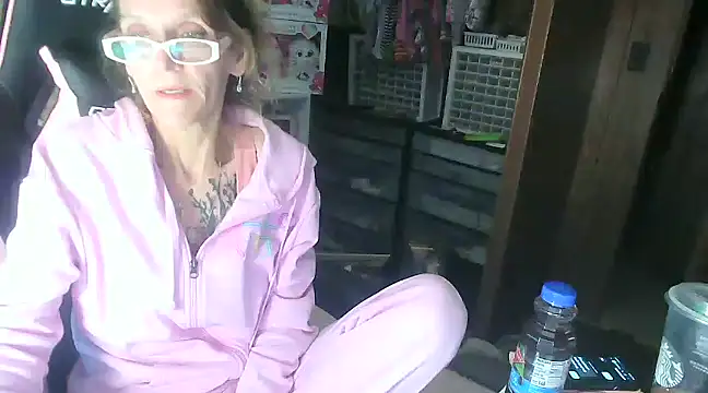 MsJustDamn71 online show from 4, 1, 2025