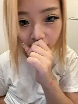 Snapshot of Rei1216xo chatting on 30, 11, 2025 Rei1216xo online show from 30, 11, 2025