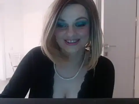 Snapshot of YourSweetJam chatting on 4, 1, 2025 YourSweetJam online show from 4, 1, 2025