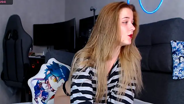 Snapshot of CassidyKiss chatting on 5, 11, 2025 CassidyKiss online show from 5, 11, 2025