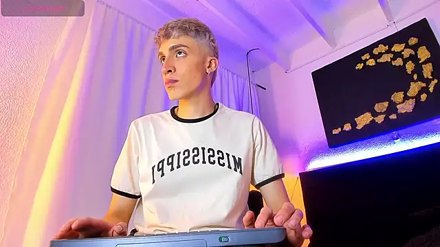 Snapshot of Angel_Snowhotxxx chatting on 14, 2, 2025 Angel Snowhotxxx online show from 14, 2, 2025