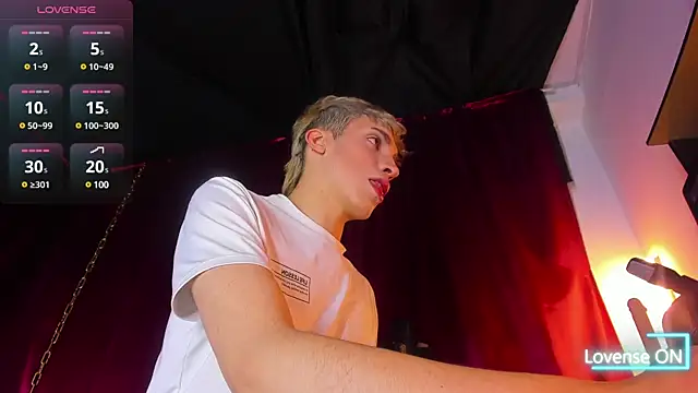 Snapshot of Angel_Snowhotxxx chatting on 7, 3, 2025 Angel Snowhotxxx online show from 7, 3, 2025