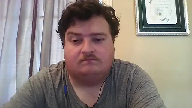 Snapshot of YelpedAverting chatting on 12, 9, 2025 YelpedAverting online show from 12, 9, 2025