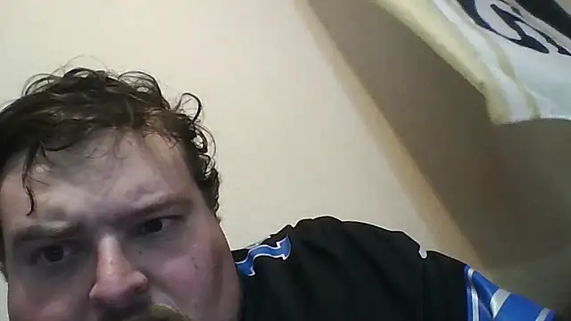 Snapshot of YelpedAverting chatting on 22, 9, 2025 YelpedAverting online show from 22, 9, 2025