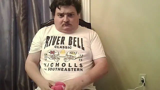 Snapshot of YelpedAverting chatting on 4, 10, 2025 YelpedAverting online show from 4, 10, 2025