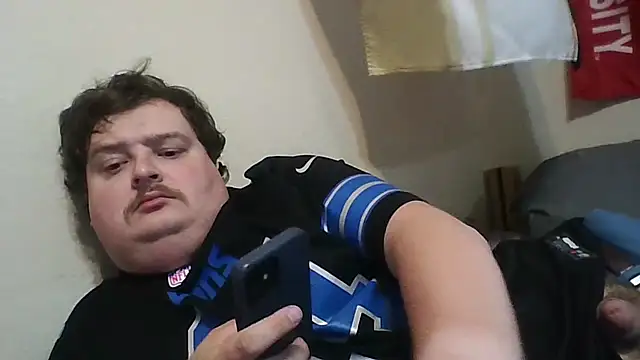 Snapshot of YelpedAverting chatting on 12, 10, 2025 YelpedAverting online show from 12, 10, 2025