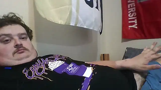 Snapshot of YelpedAverting chatting on 21, 10, 2025 YelpedAverting online show from 21, 10, 2025