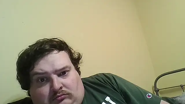 Snapshot of YelpedAverting chatting on 17, 12, 2025 YelpedAverting online show from 17, 12, 2025