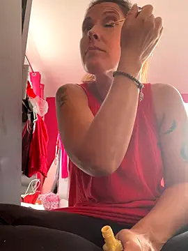 Snapshot of Lwhite1 chatting on 8, 9, 2025 Lwhite1 online show from 8, 9, 2025