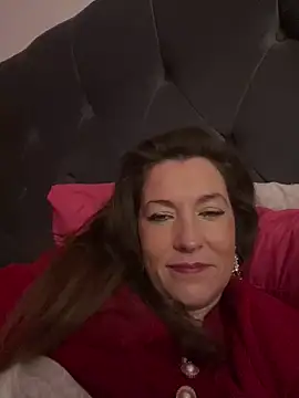 Snapshot of Lwhite1 chatting on 8, 11, 2025 Lwhite1 online show from 8, 11, 2025