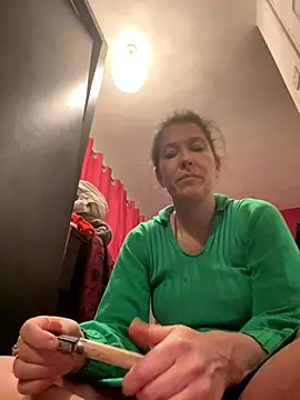 Snapshot of Lwhite1 chatting on 25, 11, 2025 Lwhite1 online show from 25, 11, 2025