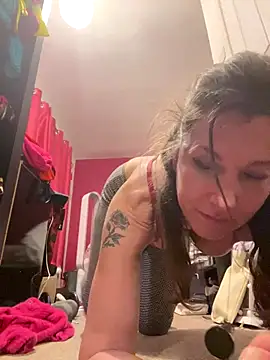 Snapshot of Lwhite1 chatting on 14, 12, 2025 Lwhite1 online show from 14, 12, 2025