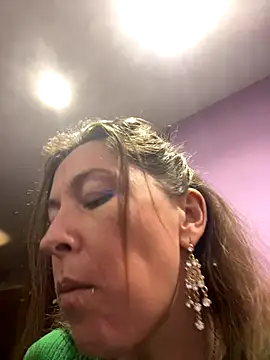 Snapshot of Lwhite1 chatting on 19, 12, 2025 Lwhite1 online show from 19, 12, 2025