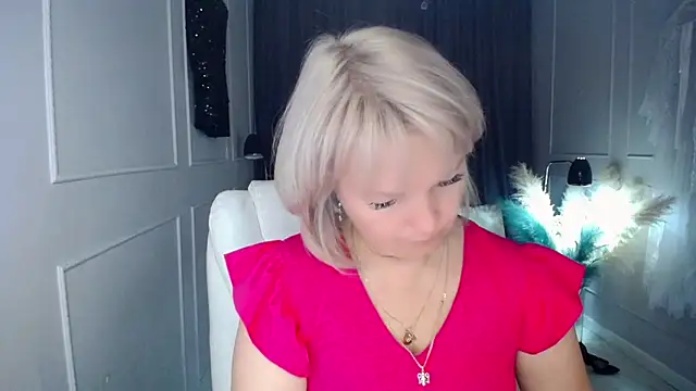 Snapshot of Juarnea chatting on 16, 9, 2025 Juarnea online show from 16, 9, 2025