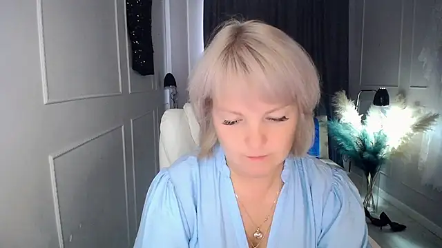 Snapshot of Juarnea chatting on 23, 9, 2025 Juarnea online show from 23, 9, 2025