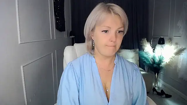 Snapshot of Juarnea chatting on 24, 9, 2025 Juarnea online show from 24, 9, 2025