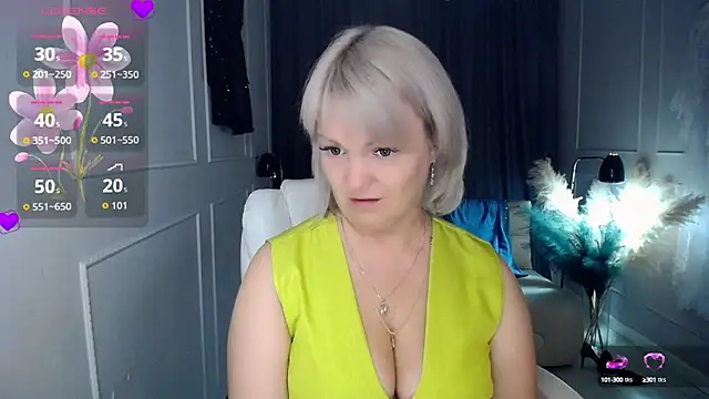 Snapshot of Juarnea chatting on 1, 10, 2025 Juarnea online show from 1, 10, 2025