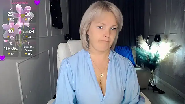 Snapshot of Juarnea chatting on 3, 10, 2025 Juarnea online show from 3, 10, 2025