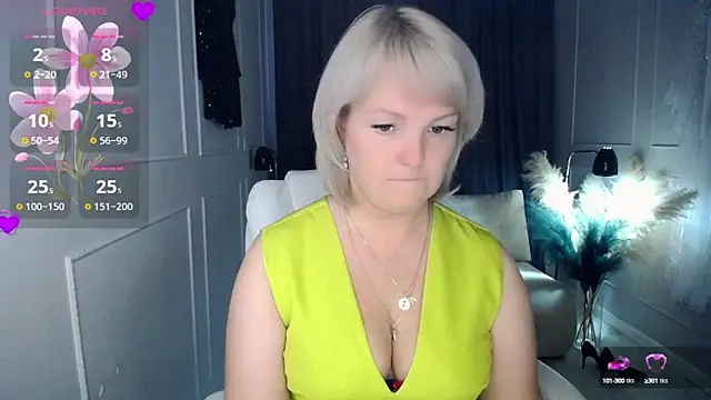 Snapshot of Juarnea chatting on 7, 10, 2025 Juarnea online show from 7, 10, 2025