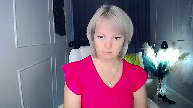 Snapshot of Juarnea chatting on 8, 10, 2025 Juarnea online show from 8, 10, 2025