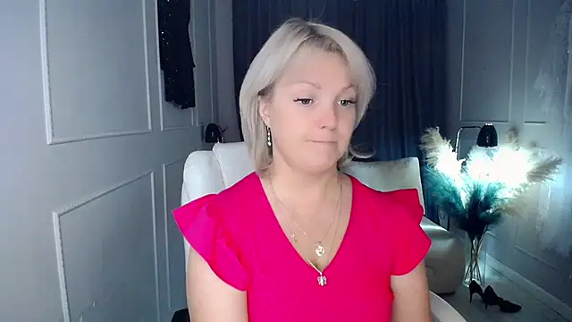 Snapshot of Juarnea chatting on 8, 10, 2025 Juarnea online show from 8, 10, 2025