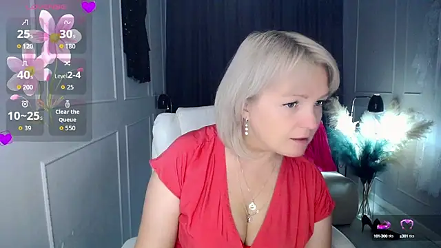 Snapshot of Juarnea chatting on 9, 10, 2025 Juarnea online show from 9, 10, 2025