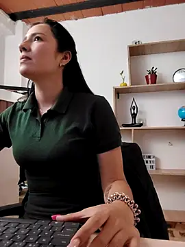 merlinaadams  online show from 24, 9, 2025